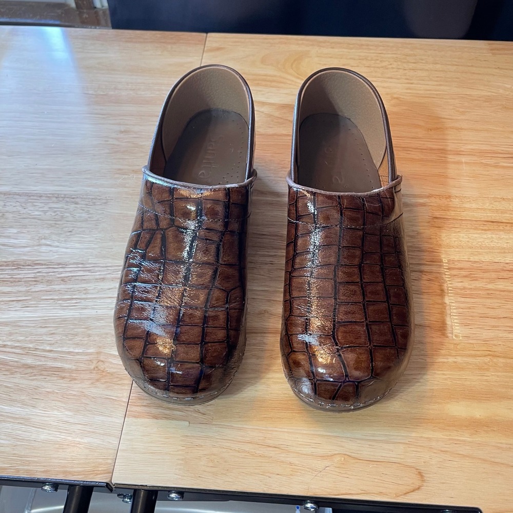 Sanita Professional Brown Crocodile Patent Leather Clogs Danish Womens EU42 US11